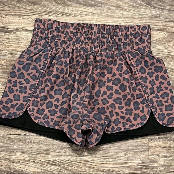 PINK LILY BROWN SPOTTED SWEETHEART
WINDBREAKER AND LINED ACTIVE SHORTS - Picture 3 of 11